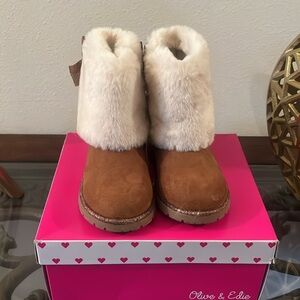 Olive & Edie tan fur boots. Size 9. Great Cindy. Worn once